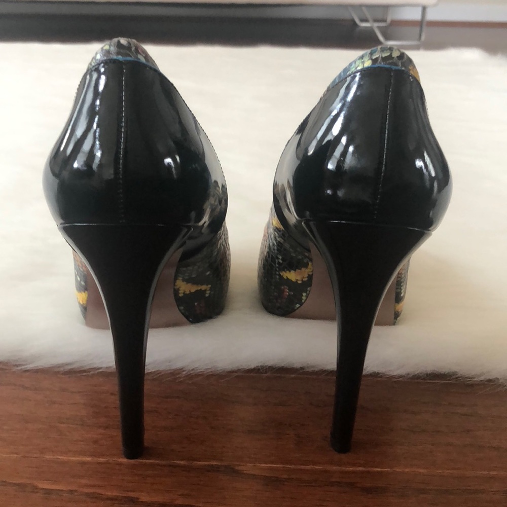 BCBG Pumps - Picture 2 of 8